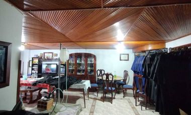 Casa y lote de terreno amplio + terraza libre; excelente: En el Centro de Soacha