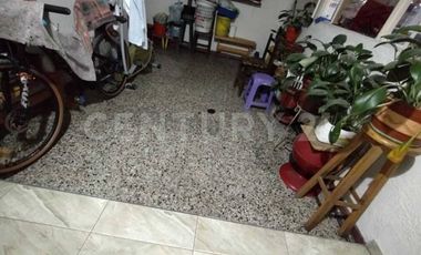 Casa y lote de terreno amplio + terraza libre; excelente: En el Centro de Soacha