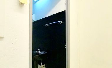 Local Comercial nuevo a la calle baño Arriendo Independencia