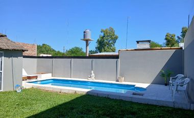 Venta de casa de 2 ambientes con pileta en Moreno