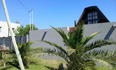 Venta de casa de 2 ambientes con pileta en Moreno