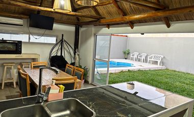 Venta de casa de 2 ambientes con pileta en Moreno