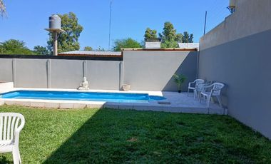 Venta de casa de 2 ambientes con pileta en Moreno