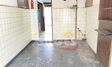 Alquiler de Casa 5 Ambientes en 2 plantas  en Ramos Mejia Con cochera cubierta, patio con parrilla