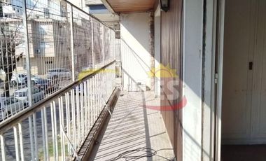 Alquiler de Casa 5 Ambientes en 2 plantas  en Ramos Mejia Con cochera cubierta, patio con parrilla