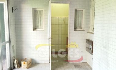 Alquiler de Casa 5 Ambientes en 2 plantas  en Ramos Mejia Con cochera cubierta, patio con parrilla