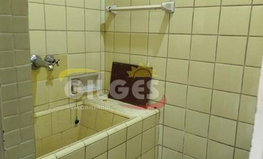 Alquiler de Casa 5 Ambientes en 2 plantas  en Ramos Mejia Con cochera cubierta, patio con parrilla