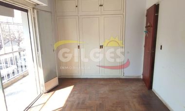 Alquiler de Casa 5 Ambientes en 2 plantas  en Ramos Mejia Con cochera cubierta, patio con parrilla