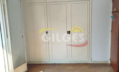 Alquiler de Casa 5 Ambientes en 2 plantas  en Ramos Mejia Con cochera cubierta, patio con parrilla