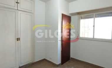 Alquiler de Casa 5 Ambientes en 2 plantas  en Ramos Mejia Con cochera cubierta, patio con parrilla