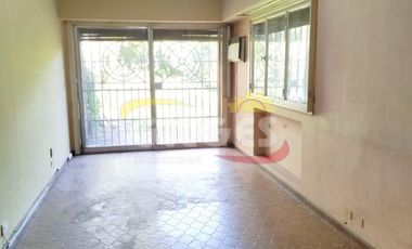 Alquiler de Casa 5 Ambientes en 2 plantas  en Ramos Mejia Con cochera cubierta, patio con parrilla