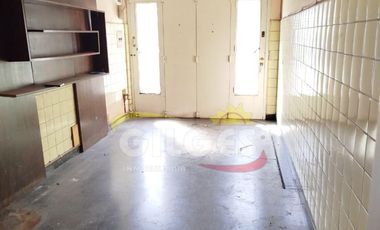 Alquiler de Casa 5 Ambientes en 2 plantas  en Ramos Mejia Con cochera cubierta, patio con parrilla