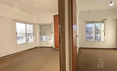 Departamento en Alquiler en Villa Ballester - Tres Ambientes con Cochera - Muy luminoso