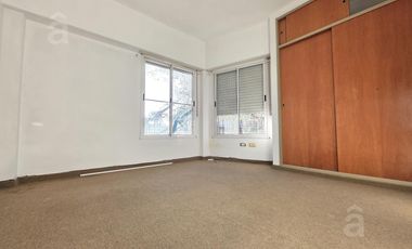 Departamento en Alquiler en Villa Ballester - Tres Ambientes con Cochera - Muy luminoso