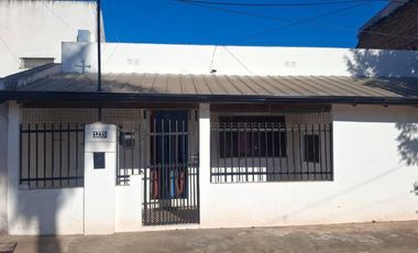 Casa a la venta en 12 de octubre al 1700- Goya