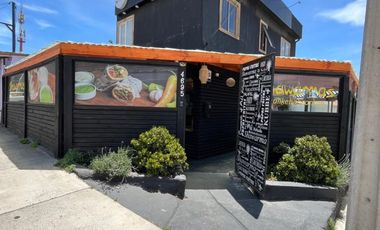 EN AVENIDA PRINCIPAL