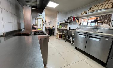 EN AVENIDA PRINCIPAL