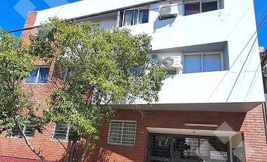 VENTA DE COCHERA DESCUBIERTA - LA RIOJA 1100