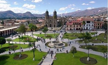 Venta de Casa en Esquina – Jr. José Gálvez, Zona San Pedro, Cajamarca