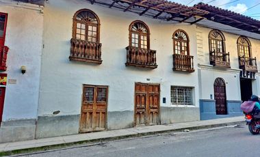 Venta de Casa en Esquina – Jr. José Gálvez, Zona San Pedro, Cajamarca