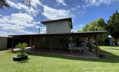 Casa Familiar en venta sobre lote 580 m2  El Pato Berazategui recibe permuta