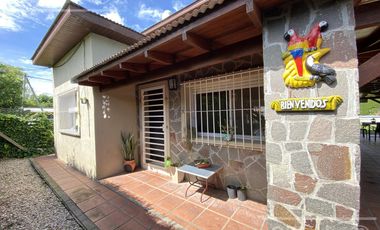 Casa Familiar en venta sobre lote 580 m2  El Pato Berazategui recibe permuta