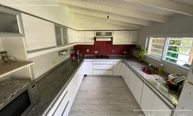 Casa Familiar en venta sobre lote 580 m2  El Pato Berazategui recibe permuta