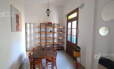 Departamento con balcón en alquiler temporario.