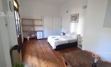 Departamento con balcón en alquiler temporario.