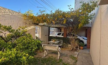 Casa en venta - 4 Dormitorios 2 Baños - 180mts2 - Chivilcoy