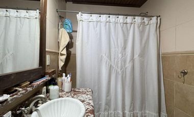 Casa en venta - 4 Dormitorios 2 Baños - 180mts2 - Chivilcoy