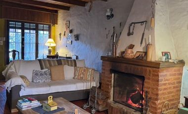 Casa en venta - 4 Dormitorios 2 Baños - 180mts2 - Chivilcoy