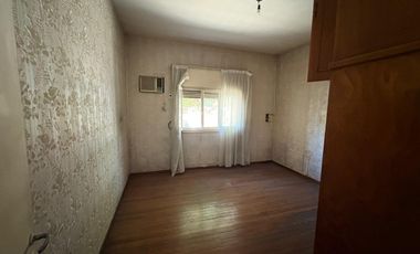 VENTA casa 3 ambientes CASEROS, Pdo. Tres de Febrero escucha propuestas!!