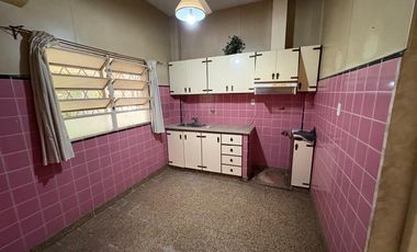 VENTA casa 3 ambientes CASEROS, Pdo. Tres de Febrero escucha propuestas!!