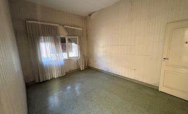 VENTA casa 3 ambientes CASEROS, Pdo. Tres de Febrero escucha propuestas!!