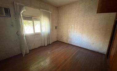 VENTA casa 3 ambientes CASEROS, Pdo. Tres de Febrero escucha propuestas!!