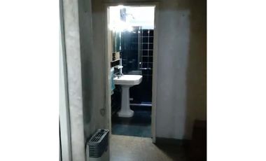 VENTA casa 3 ambientes CASEROS, Pdo. Tres de Febrero escucha propuestas!!