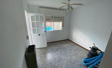 Casa de cuatro dormitorios en Granadero Baigorria Chile al 600 Alquiler