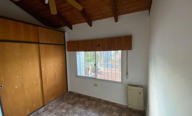 Casa de cuatro dormitorios en Granadero Baigorria Chile al 600 Alquiler