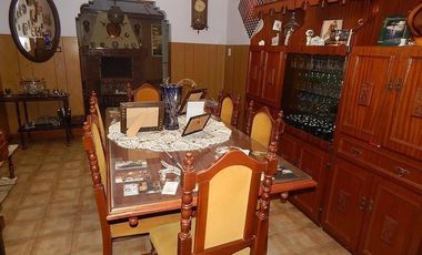 Casa en venta - 2 Dormitorios 1 Baño - 240mts2 - Chivilcoy