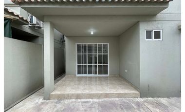 ALQUILER CASA LAGUNA ETAPA BRISANA (VICSZO)