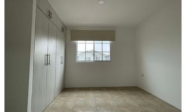 ALQUILER CASA LAGUNA ETAPA BRISANA (VICSZO)