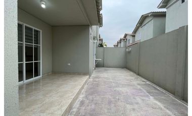ALQUILER CASA LAGUNA ETAPA BRISANA (VICSZO)