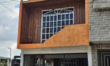 VENDO CASA GEMELA  AMPLIADA EN CUMBRES DEL VALLE, TLALNEPANTLA DE BAZ. EDO. MEX.