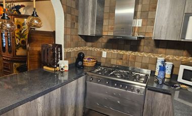 VENDO CASA GEMELA  AMPLIADA EN CUMBRES DEL VALLE, TLALNEPANTLA DE BAZ. EDO. MEX.