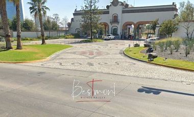 Terreno Comercial en Calle Perseo junto a Holiday Inn