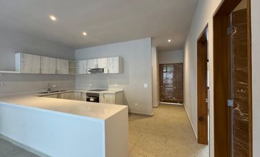 CASA DE 3 RECÁMARAS, TERRAZA, BALCÓN,ALBERCA PRIVADA. PLAYA DEL CARMEN. ENTREGA INMEDIATA.