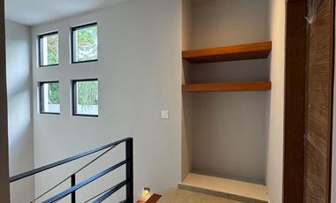 CASA DE 3 RECÁMARAS, TERRAZA, BALCÓN,ALBERCA PRIVADA. PLAYA DEL CARMEN. ENTREGA INMEDIATA.