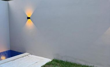 CASA DE 3 RECÁMARAS, TERRAZA, BALCÓN,ALBERCA PRIVADA. PLAYA DEL CARMEN. ENTREGA INMEDIATA.