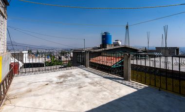 Venta de casa en Cda. San Juan Xochimilco con local comercial